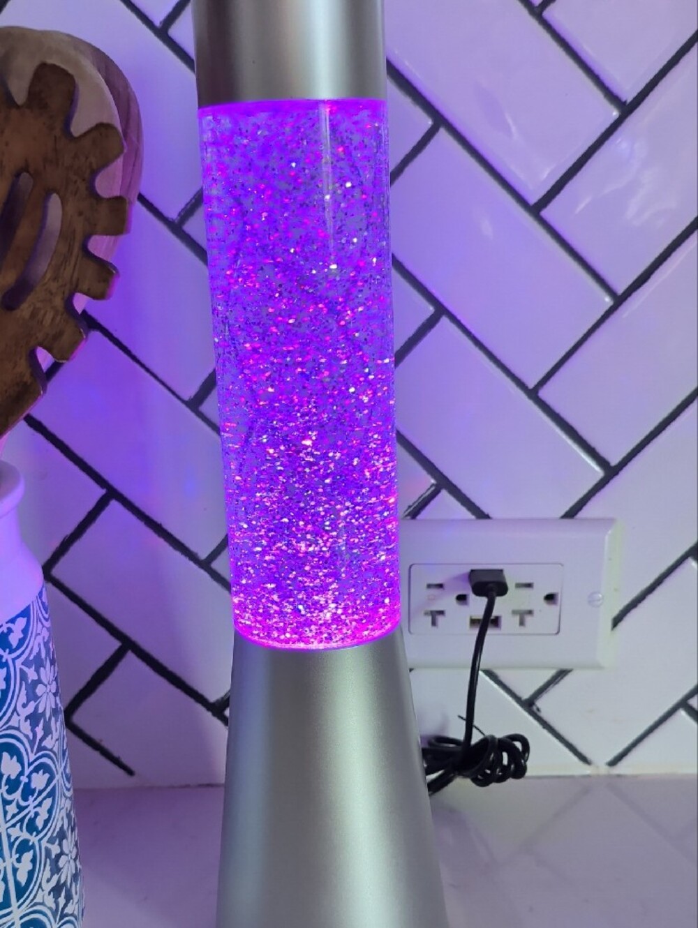 Glitter LED Lava Lamp - Changes Colors - Picture 5 of 9